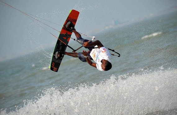 mb-Surfer-Kite-Welle Wassersport soll auf Hainan boomen: Die Temperaturen sind mit Florida zu vergleichen.