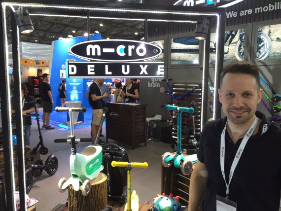 mb-160708-Unknown-1 (1) It is no surprise that Micro Mobility shows at ISPO SHANGHAI. Julian Van Gemeren, COO of the Chinese subsidiary, sees the brand as underrepresented in sporting goods retail.