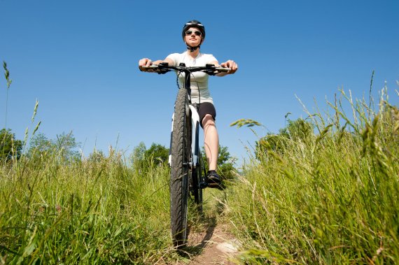 mb-160711-ThinkstockPhotos-153575301 Gut gewählt: Mit dem passenden Mountainbike darf die Tour auch mal länger werden.