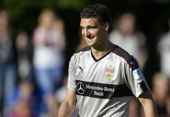 mb-vfb-stuttgart-trikot-2016-2017 Will no longer be made: Martin Kaminski only wore the third shirt with the silver gloss at the first showcase training session of the 2016/2017 season.
