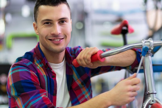 mb-160728-ThinkstockPhotos-508857426 Vorführen und testen lassen. Gerade bei Action Sport-Produkten steigert das den Umsatz.