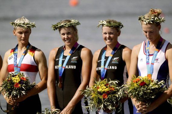 mb-160729-imago01333927h Peggy Waleska (l.) erhält vermutlich nicht so viel für ihren Olympiasieg wie ihre neuseeländischen Kolleginnen Georgine und Caroline Evers Swindell (Mitte) oder Sarah Winckless (GB).