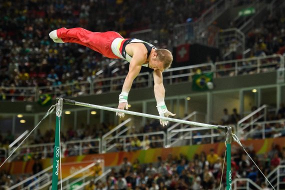 Fabian Hambüchen gets the gold medal on the high bar at his last appearance as an Olympic gymnast.