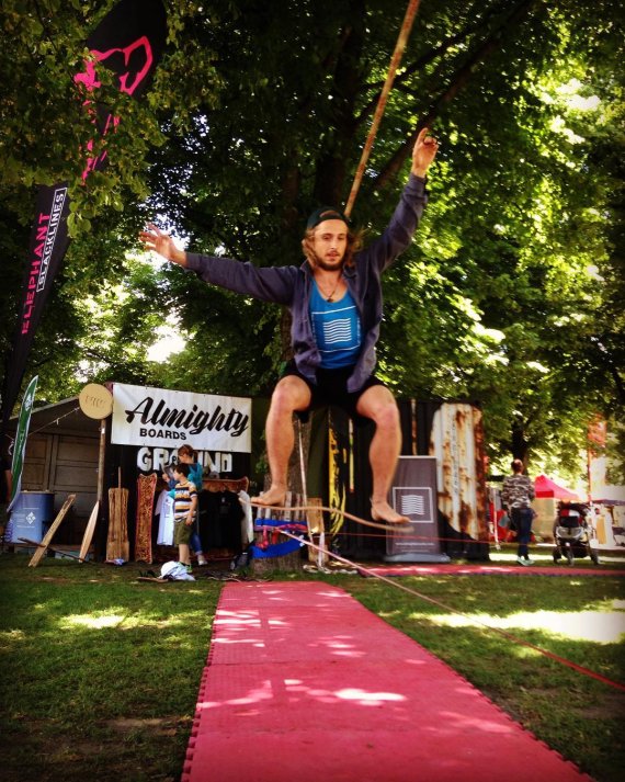 Slackdecken mit Almighty Boards ist eine echte Herausforderung.