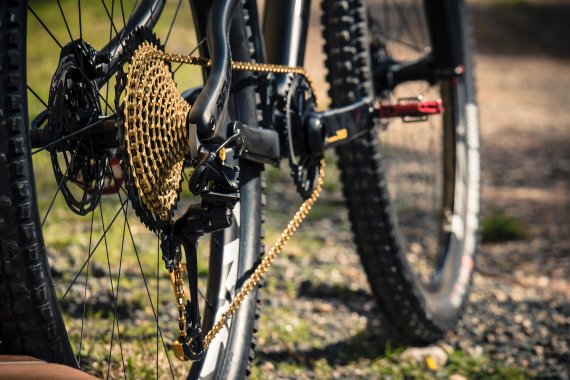 mb-Sram-Schaltung-12-Blatt Für erfahrene Biker eine starke Neuerung: Die Schaltung von Sram mit 12 Schaltblättern am Hinterrad und nur noch einem Schaltblatt an der Kurbel.