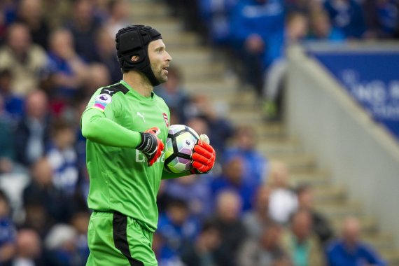 mb-Petr-Cech-Puma-Adidas In den ersten Spielen der Premier League schon mit Puma Handschuhen auf dem Feld: Arsenal-Keeper Petr Cech.