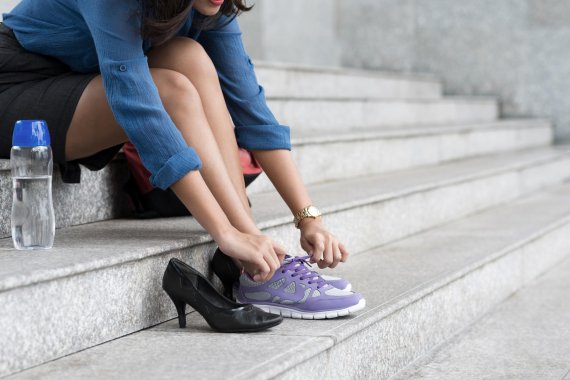 Schuhwechsel nach dem Büro? Muss mit Sneakers längst nicht mehr sein.