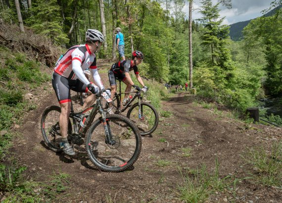 mb-e-bike-trend-aufnmacher All-purpose e-mountain bike: from tarmac roads to tricky off-road trails, it can go anywhere.