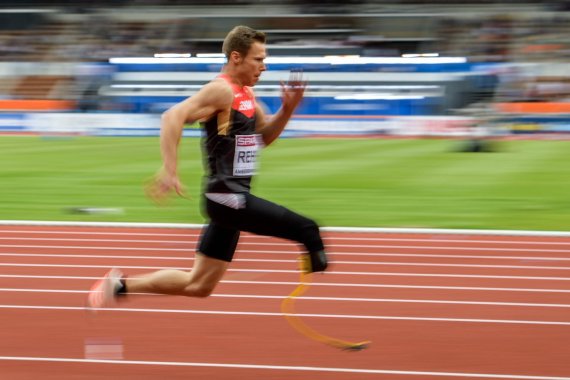 mb-Markus-Rehm-Anlauf Volle Kraft voraus: Bei der WM 2017 will Rehm in London starten dürfen.