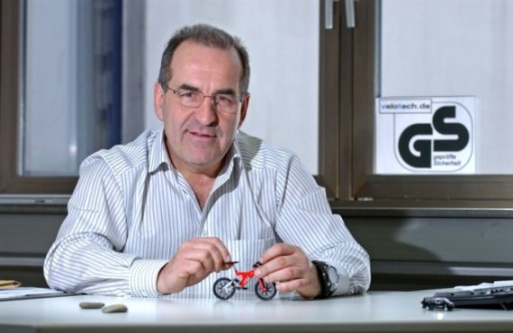 mb-en-Ernst-Brust-Velotech Boss of Elotech and tester of certified bike innovations: Ernst Brust.