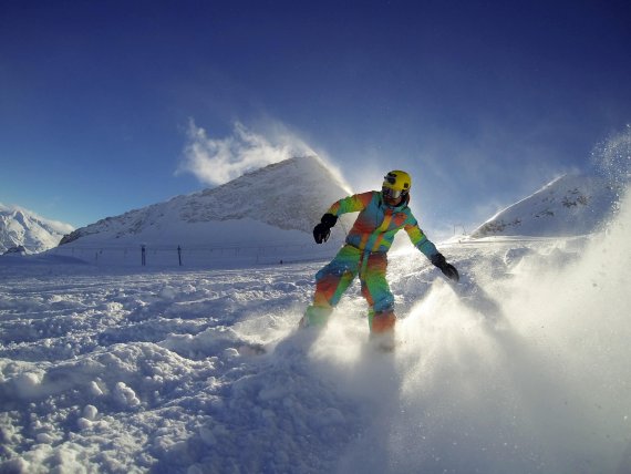 mb-160921-ThinkstockPhotos-538614457 Snowboarder im Glück – in Hintertux