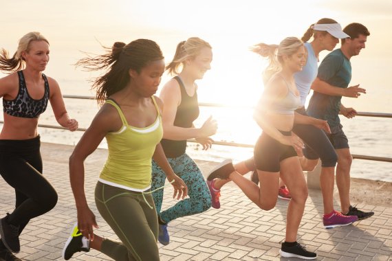 mb-en-menschen-laufen-zukunft Sport is for many a part of everyday life – a chance for innovative companies and their sports products.