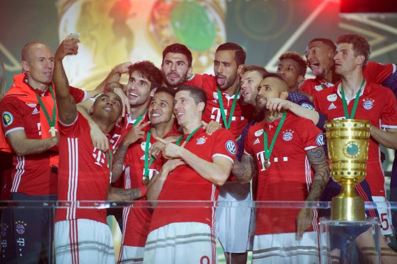Team Selfie! A new digital strategy is set to bring FC Bayern even further ahead online.