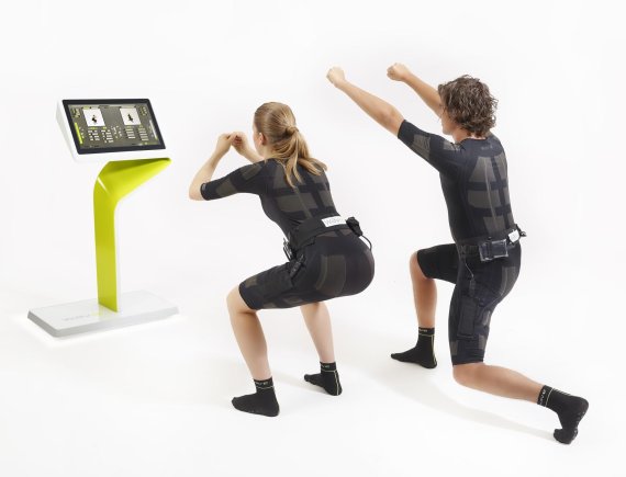 mb-160928-4 Wav-e consoles and functional wear Wav-e provides a whole package for EMS-Training consisting of a modern console with touchscreen technology and a huge number of training possibilities.