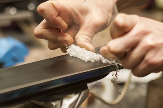 mb-161010-ThinkstockPhotos-525612239 Die richtige Pflege der Ski sorgt für Fahrspaß und Sicherheit.