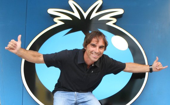 mb-161024-gerfried-schuller-blue-tomato Gerfried Schuller lebt seinen Mitarbeitern die Boardsport-Begeisterung vor.