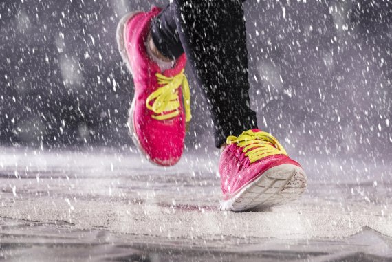 mb-161028-ThinkstockPhotos-477532025 Winter-Laufschuhe müssen gut greifen – und dicht halten.
