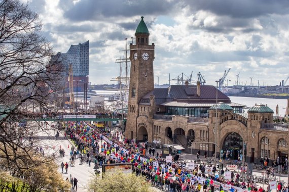 mb-hamburgmarathon-- The Hamburg Marathon is Germany’s biggest spring marathon.