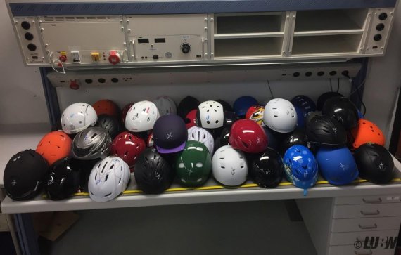 Alle 25 getesteten Ski- und Snowboard-Helme bieten die nötige Sicherheit und auch bei der chemischen Zusammensetzung gab es keine Beanstandungen.