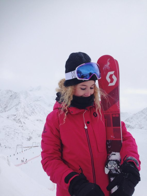 mb-161129-schlickenrieder1 Nina Schlickenrieder wagt sich nach ihrem Außenmeniskus-Riss wieder auf die Piste.