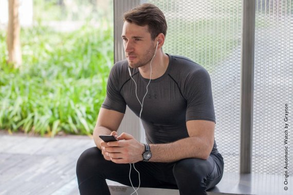 mb-161209-5 Origin Man Sitting Not sure what to put under the christmas tree? These new wearables would make the perfect christmas present.