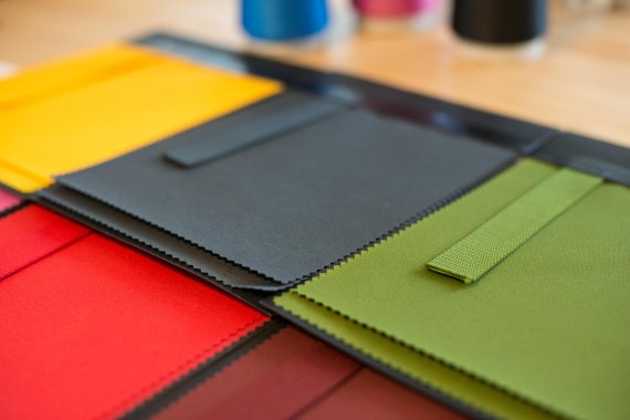 mb-161209-Stoffproben WASD Kräftige Farben garantiert auch das Verfahren von We are SpinDye ohne hohen Wasserverbrauch.