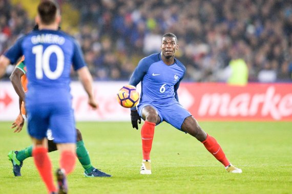 mb-161209-imago26221761h Der Superstar spielt weiter im Nike-Outfit: Frankreichs Paul Pogba hier im Spiel gegen die Elfenbeinküste im November 2016.