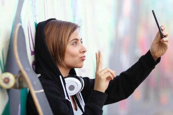 mb-161214-facebook-skater Fitness, outdoor, running, fashion, and lifestyle bloggers have established themselves as important multipliers in the sports business.