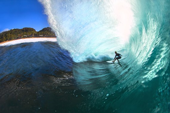 mb-jjflorencewelle Surf star JJ Florence has already competed in this world championship season in Dakine gear – only now, he is officially sponsored by Dakine.