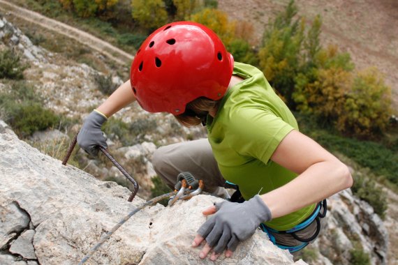 mb-161228-ThinkstockPhotos-500454588 Gut gesichert voran: sportliche Klettersteig-Freuden in Tirol