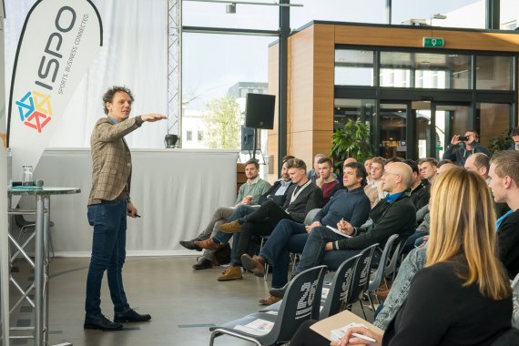 mb-ispo-academy-leusden Ben van der Burg spoke about virtual reality, wearables, and 3D printing at the ISPO ACADEMY in Leusden.
