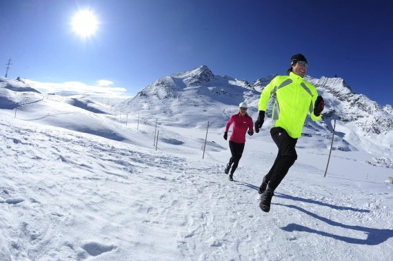 mb-170126-Laufen-Winter-BErge Sieht kalt aus, muss sich aber nicht so anfühlen: Winter-Wearables sorgen für angenehme Temperaturen auf der Haut.