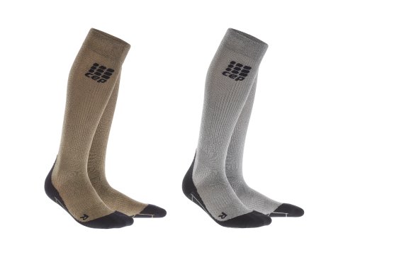 mb-170126-CEP_Metallic Socks_gold_pair_59,90Euro Zum Jubiläum erscheinen limitierte Run Socks in der Metalized Edition in den Farben Gold und Silber.