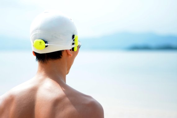mb-170127-platysens-1 Platysens manufactures swim activity trackers that share necessary information with swimmers using a bone conduction headset.