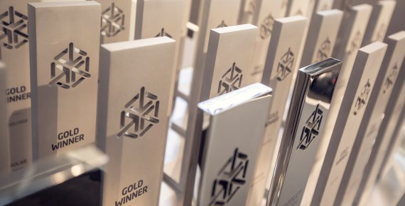 mb-170203-Trophies_gross Die Trophäen des ISPO AWARD sind in der Sportbranche begehrt.