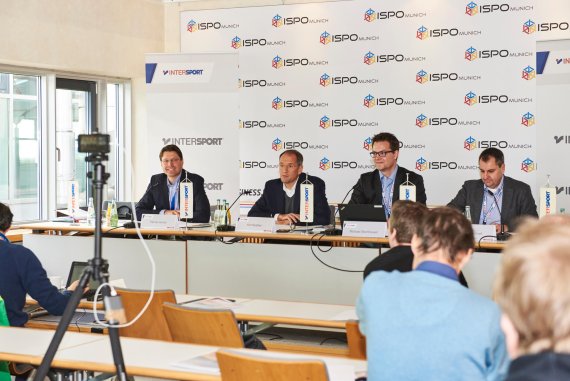 Die Intersport Pressekonferenz mit Hannes Rumer, Kim Roether, Michael Steinhauser und Jochen Schnell (v. l. n. r.).