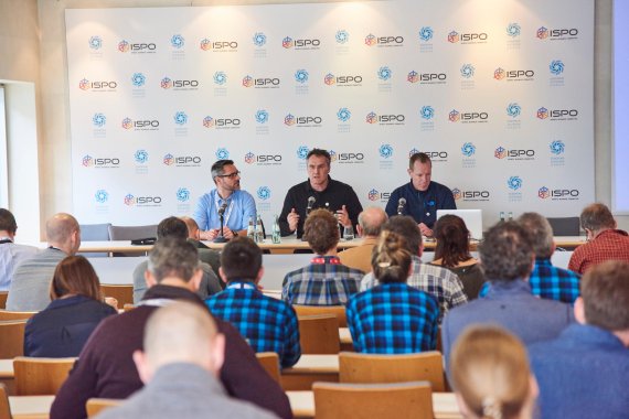 mb-170205-ISPO_Munich_2017_jf_0323 Die Pressekonferenz von EOG mit Tobias Gröber (ISPO MUNICH) dem EOG Präsidenten John Jansen und dem GM von The North Face Arne Arens (v. l. n. r.).