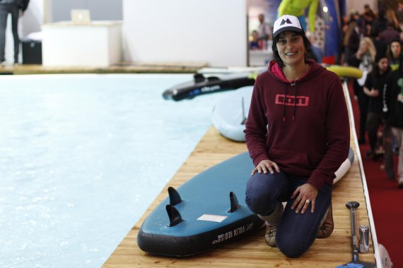 mb-Isa-Sebastiao_SUP-Paddlerin Isa Sebastião ist Weltrekordhalterin im Stand-up-Paddling.