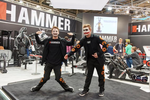 mb-170205-ISPO_Munich_2017_jf_0363 Action am Stand von Hammer Sports Dank Patrick Ulman und Zdenek Kremlacek.