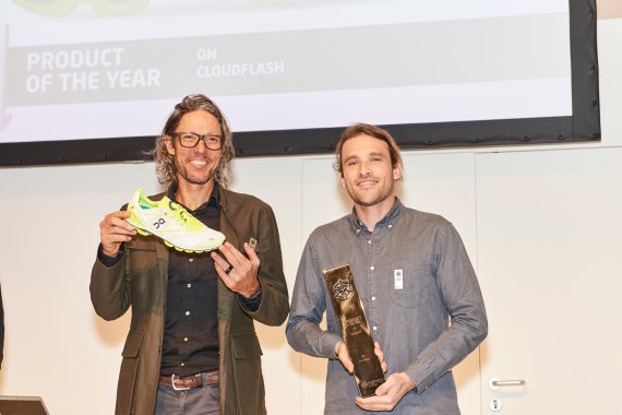 Olivier Bernhard (left) and Ilmarin Heitz are proud of the PRODUCT OF THE YEAR for On Running.