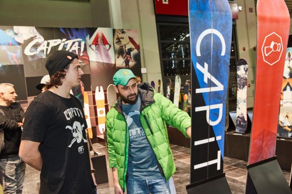mb-170205-ispo-munich-2017-jf-0075 Visitors at ISPO MUNICH take a closer look at the boards by CAPiTA