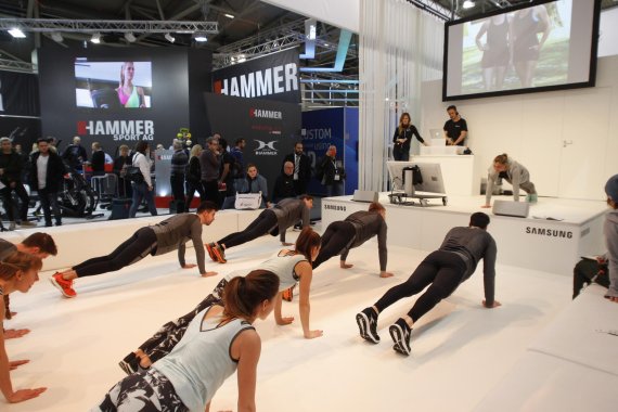 mb-170206-mg-2221 All together: The team aspect plays a major role in the workouts by Greenbodycamp.