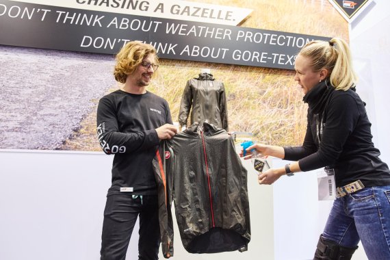 mb-170206-ispo-munich-2017-jf-0570 Personal experiment on Gore-Tex Shakedry technology.