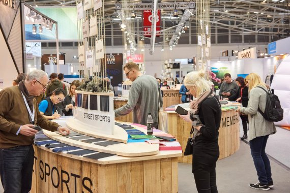 mb-170209-ispo-munich-2017-jf-3058 How are the textiles produced? ISPO TEXTRENDS covers the entire range of the textile industry.