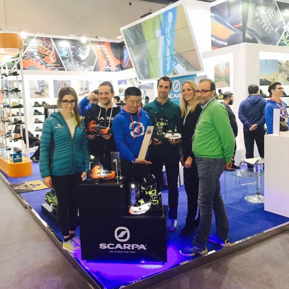 mb-170218-whatsapp-image-2017-02-18-at-71927-am Proud winner: Joe Cheng (middle) is Marketing Director China for Scarpa and is holding the trophy for the PRODUCT OF THE YEAR.