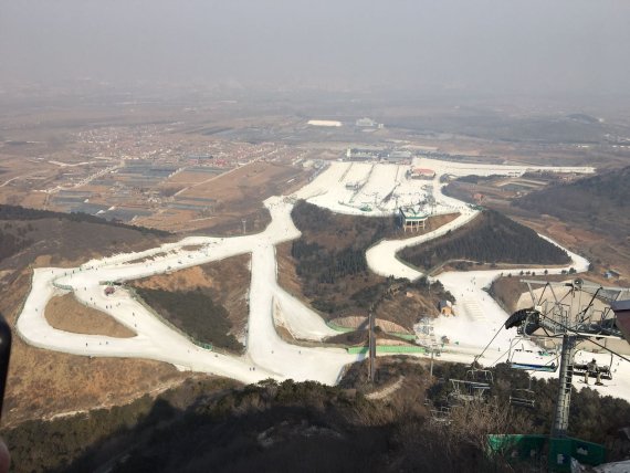 mb-170220-whatsapp-image-2017-02-20-at-61045-am There is not a lot of snow about: Only the ski pistes have been given an accurate dose of snow.