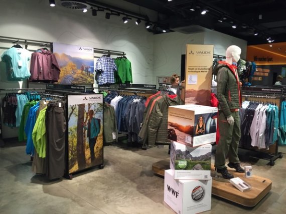 mb-170308-vaude Vaude is also showing off its ecological label in stores.