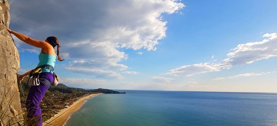 Sperlonga vereint Klettern mit spektakulärem Meerblick.