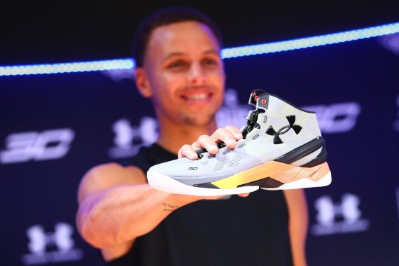 mb-170411-imago20958351h (1) NBA-Star Stephen Curry ist einer der Markenbotschafter von Under Armour.