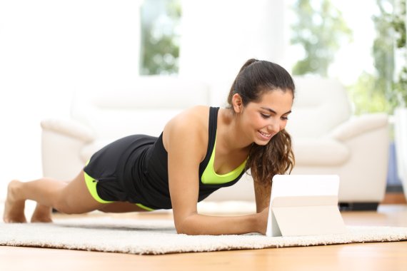 mb-170411-istock-504376070 The app on tablets coaches the training session.